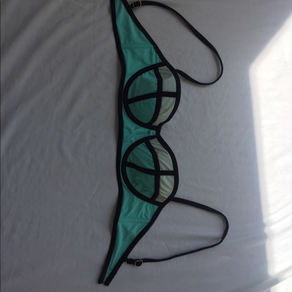 bikini - Picture 2 of 2